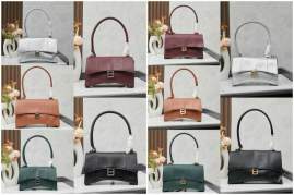 Picture of Balenciaga Handbags _SKUfw183762117fw